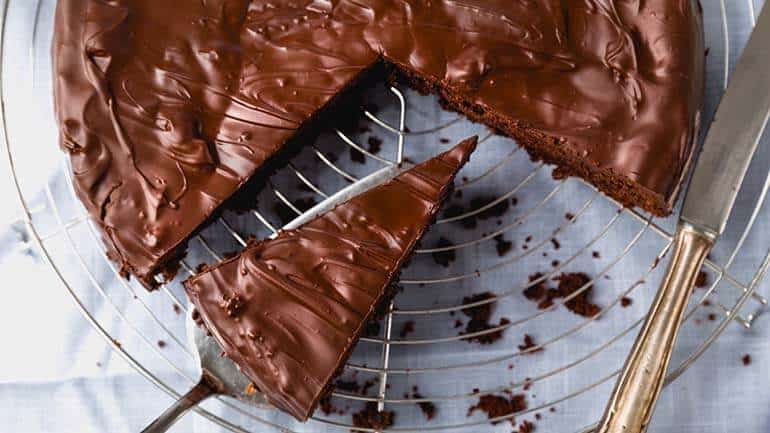 Maak los Vergelijking Eerbetoon Hoe maak je een simpele chocolade taart?